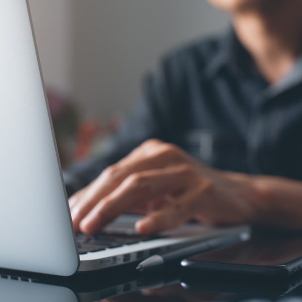Hingepoint – Strugging A Man Working On A Laptop, Representing The Struggle Of Not Having An Optimized Document Management System | Sharepoint Document Management | Hingepoint
